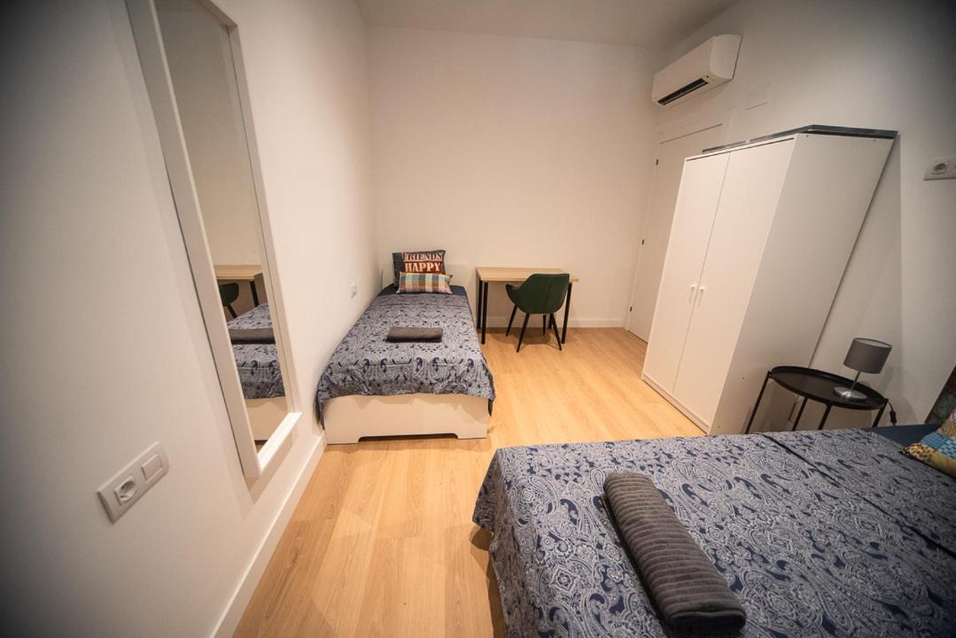 By Universitat Private Rooms Barselona Dış mekan fotoğraf
