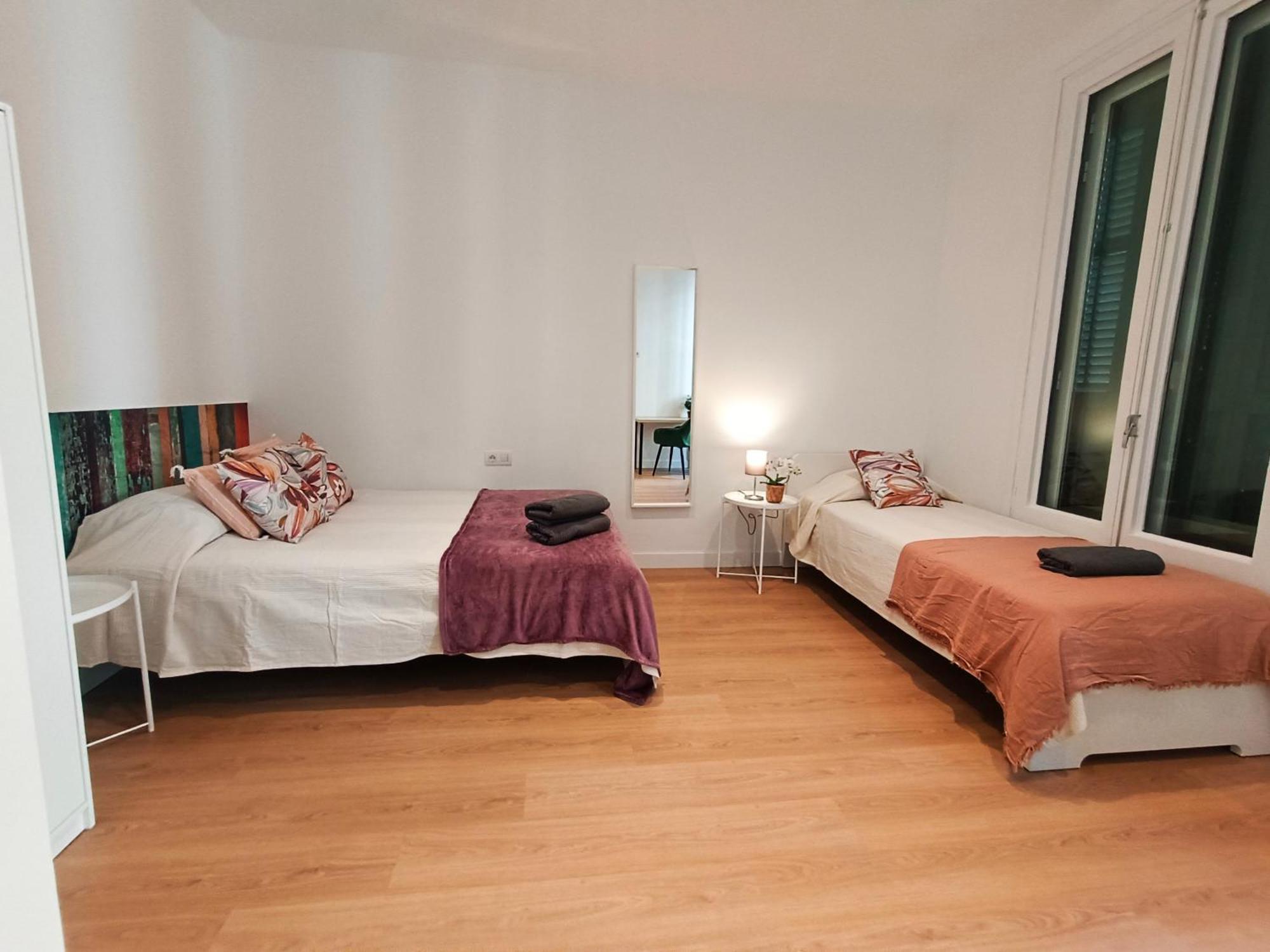 By Universitat Private Rooms Barselona Dış mekan fotoğraf