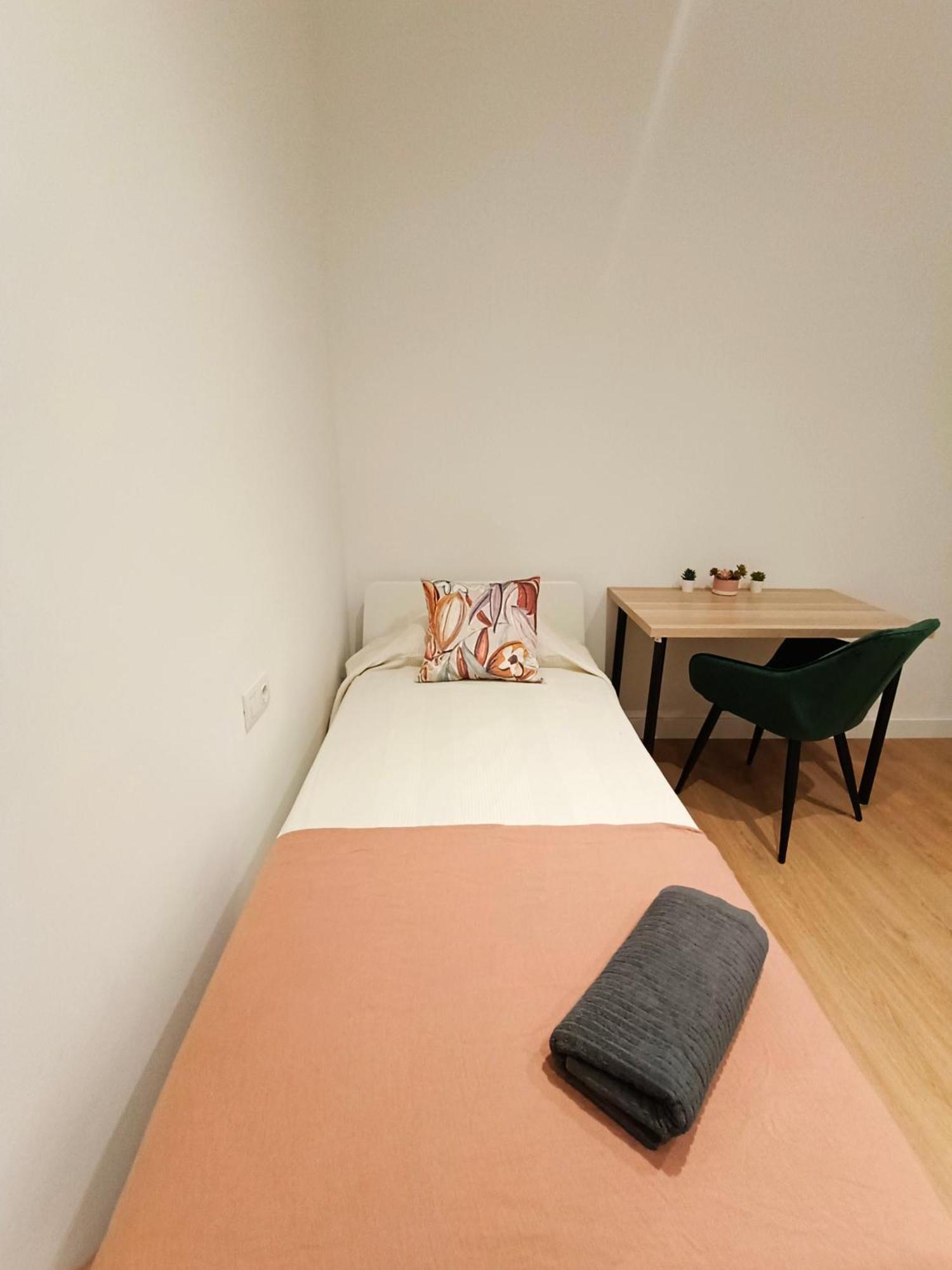 By Universitat Private Rooms Barselona Dış mekan fotoğraf